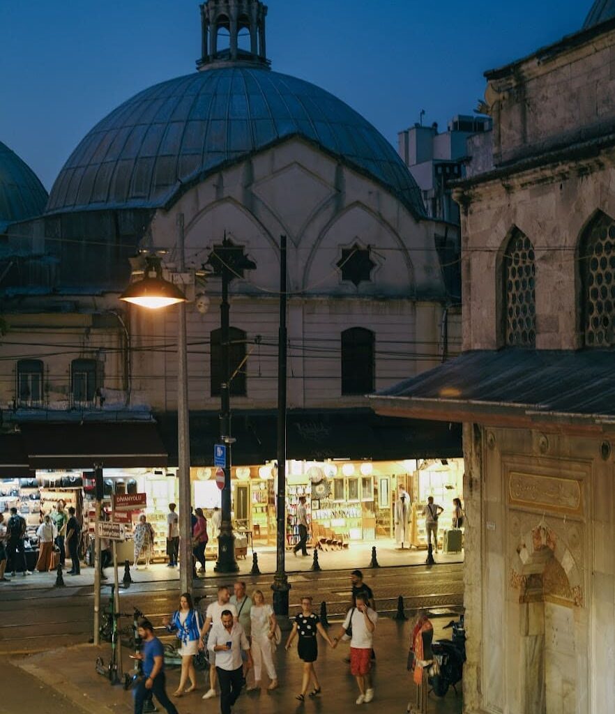 istanbul busy streets