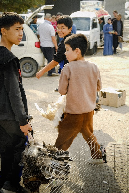kids in tashkent market